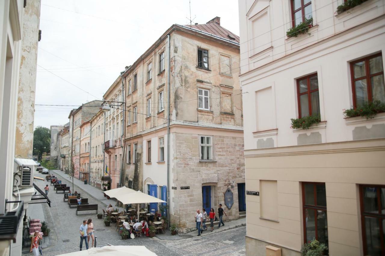 Апартаменти З Балконом Lviv Buitenkant foto